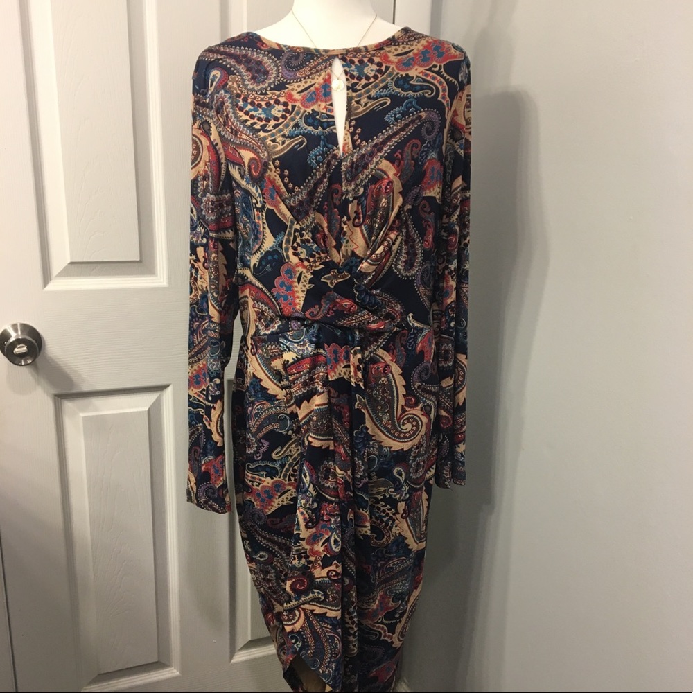 ⭐️NWT paisley long sleeve dress